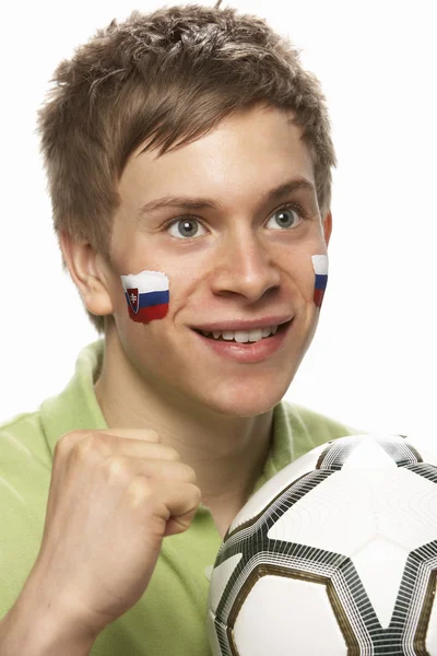 Ventilador de futebol masculino jovem com bandeira eslovaca pintada no rosto — Fotografia de Stock