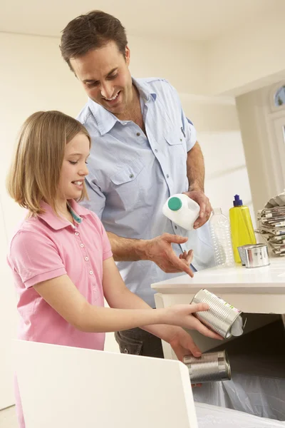 Father And Daughter Recyling Waste At Home — Stock Photo, Image