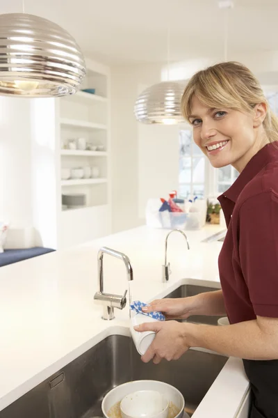 Cleaner Working In Domestic Kitchen — Stock Photo, Image