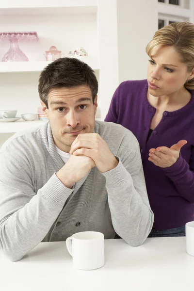 Casal tendo Argumento em casa — Fotografia de Stock