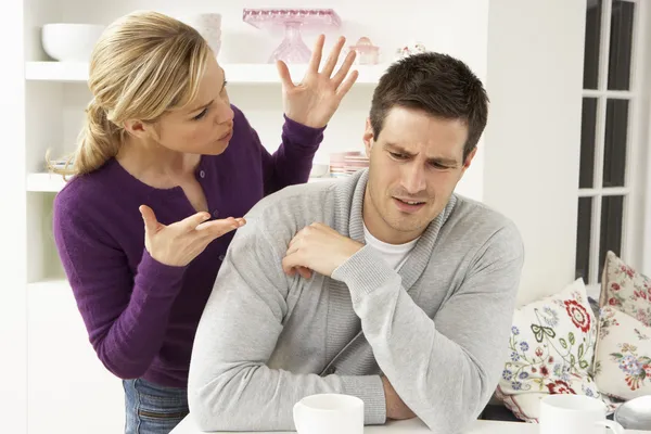 Pareja teniendo Argumento en Casa —  Fotos de Stock