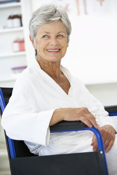 Femme âgée patiente — Photo