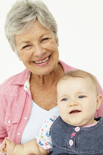 Porträtt av äldre kvinna med baby — Stockfoto