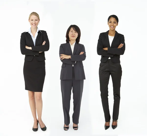 Groupe de femmes d'affaires d'âge mixte et de race — Photo