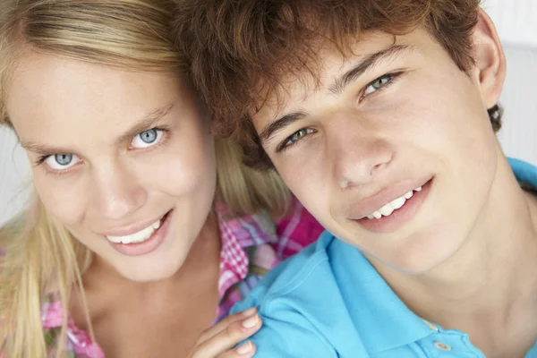 Teenage boy and girl head and shoulders — Stock Photo, Image