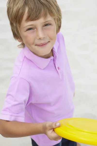 Młody chłopak z frisbee — Zdjęcie stockowe