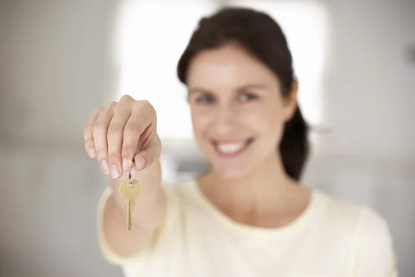 Woman moving into new home — Stock Photo, Image