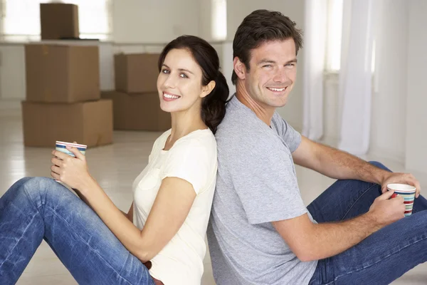 Casal em nova casa — Fotografia de Stock