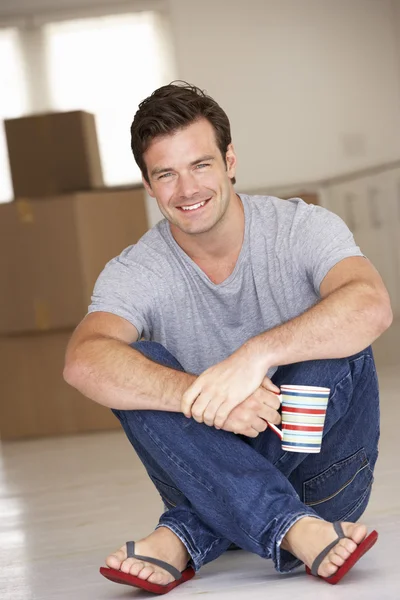 Man moving into new home — Stock Photo, Image