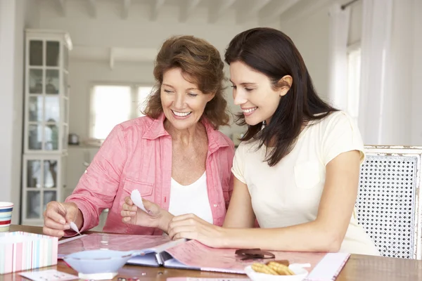 Adult mother and daughter scrapbooking — Stock Photo, Image