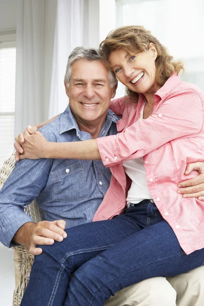 Pasangan Senior Bersantai di Rumah — Stok Foto