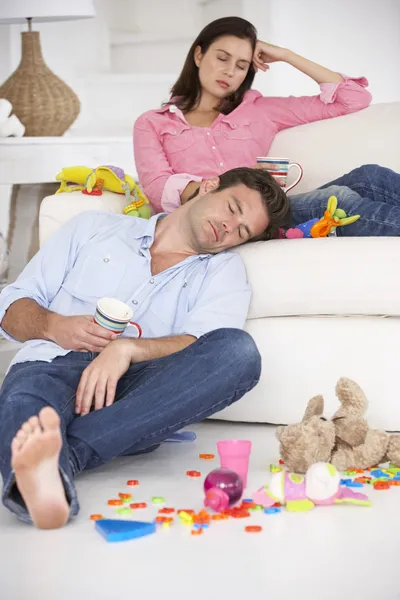 Exhausted parents resting — Stock Photo, Image
