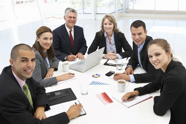 Grupo mixto en la reunión de negocios — Foto de Stock