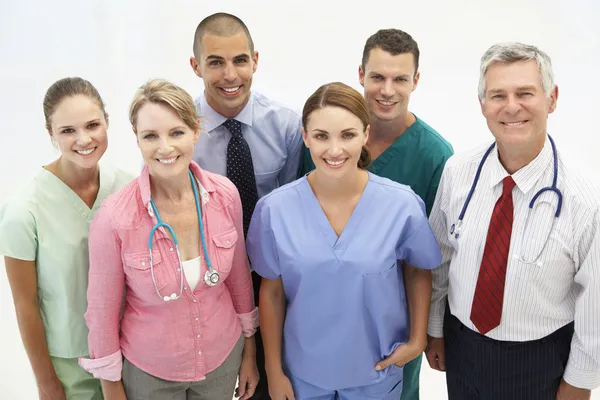 Blandad grupp av vårdpersonal — Stockfoto