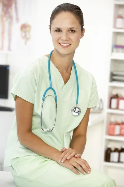 Mladí nemocniční lékař — Stock fotografie