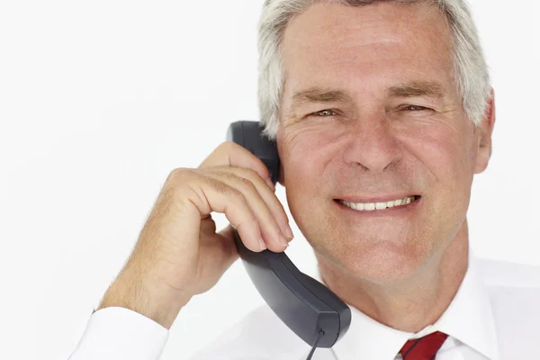 Senior zakenman op telefoon — Stockfoto