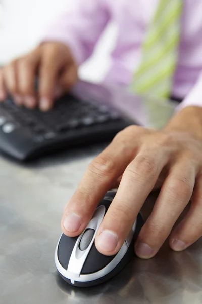 Close up man using keyboard and mouse — Stock Photo, Image