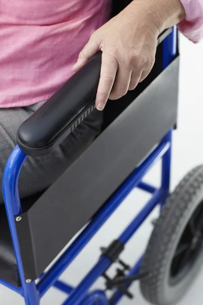 Szczegóły kobieta na wózku inwalidzkim — Zdjęcie stockowe
