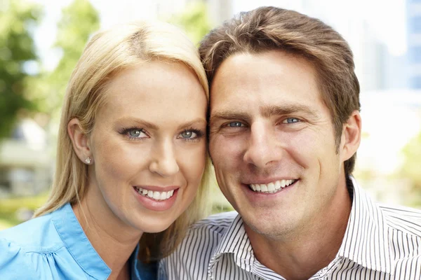 Portrait couple outdoors — Stock Photo, Image
