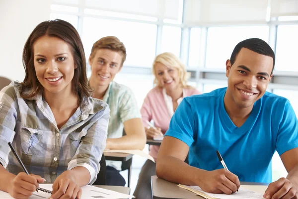 Students working in classroom — Stock Photo, Image