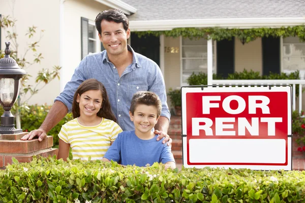 Father and children outside home for rent — Stock Photo, Image