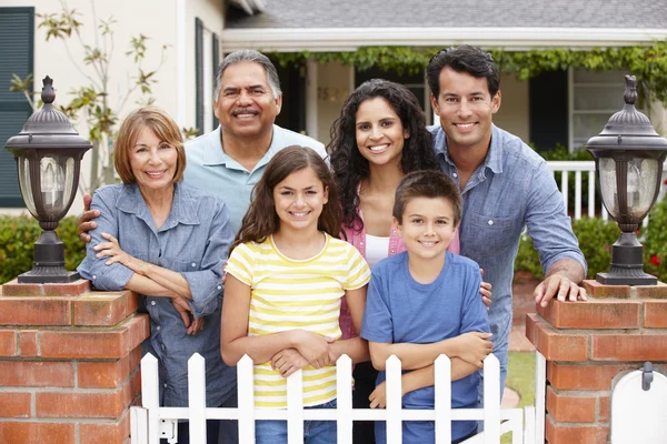 西班牙裔美国人家庭家庭以外 — 图库照片