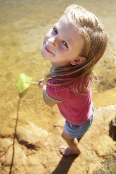 Menina feliz pesca — Fotografia de Stock