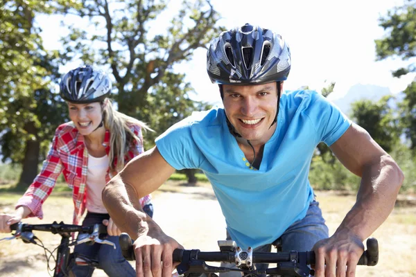 Young couple on country bike ride — Stock Photo, Image