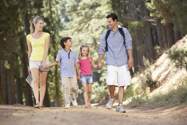 Family on country walk — Stock Photo, Image