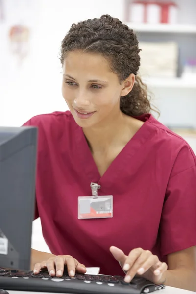 Young hospital doctor at desk — Stock Photo, Image
