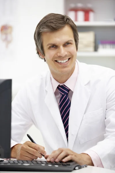 Hospital doctor at desk — Stock Photo, Image