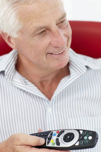 Idősebb ember, távirányító — Stock Fotó