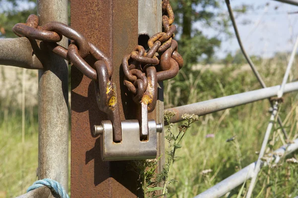 Chain and padlock — Stock Photo, Image