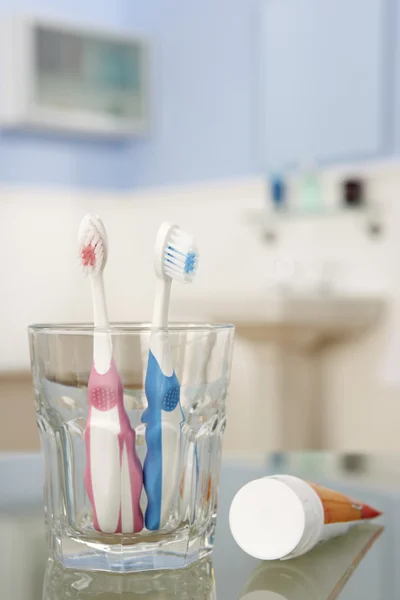 Tandenborstels en tandpasta — Stockfoto