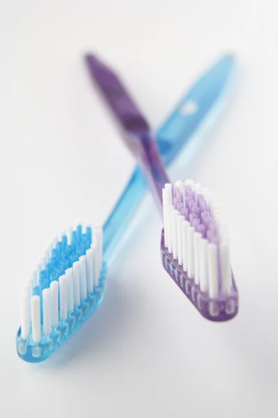 Gekruiste tandenborstels — Stockfoto