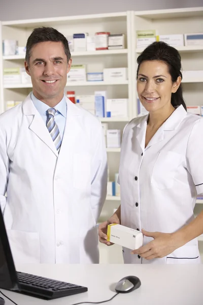 American pharmacists at work — Stock Photo, Image