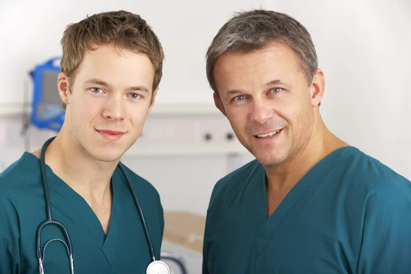 Porträt medizinisches Personal auf Krankenhausstation — Stockfoto