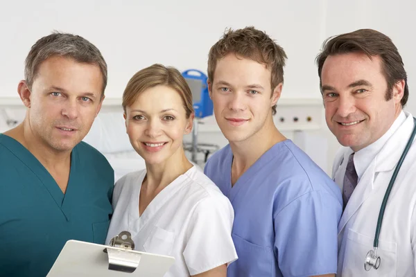 Retrato equipo médico americano en la sala de hospital — Foto de Stock