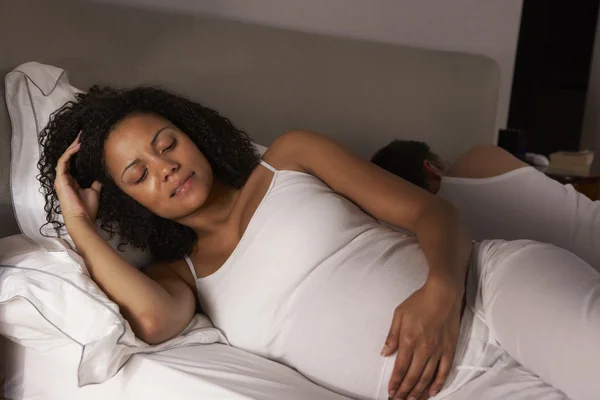 Wanita hamil tidak bisa tidur. — Stok Foto