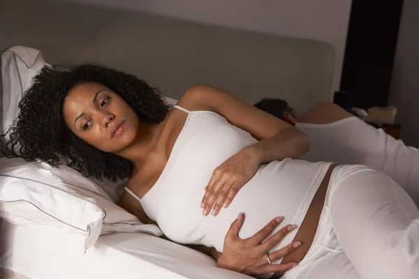 Mujer embarazada incapaz de dormir — Foto de Stock