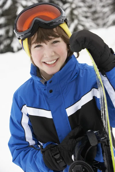 Menino com snowboard em férias de esqui em montanhas — Fotografia de Stock