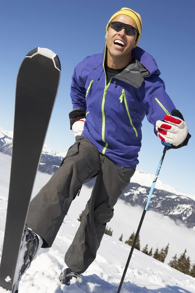 Erkek kayakçı cross country kayakçı — Stok fotoğraf