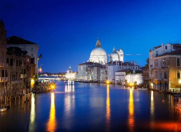 Grand canal and Basilica Santa Maria della Salute, Velence, Olaszország — Stock Fotó