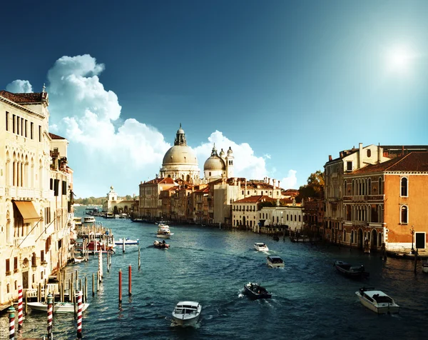 Canal Grande och basilikan santa maria della salute, Venedig京杭运河和大教堂圣玛丽亚 della 致敬、 威尼斯 — 图库照片