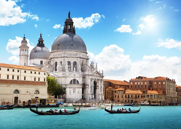 Velký kanál a bazilika Santa Maria della Salute, Benátky, Itálie — Stock fotografie