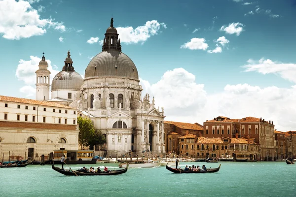 Grand canal and Basilica Santa Maria della Salute, Velence, Olaszország — Stock Fotó