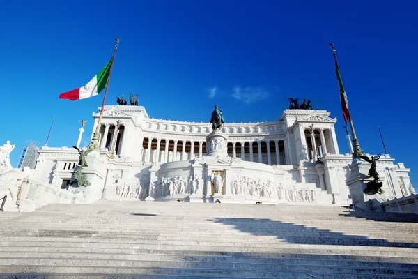 Equestrian monument to Victor Emmanuel II near Vittoriano in Rom — Stock Photo, Image