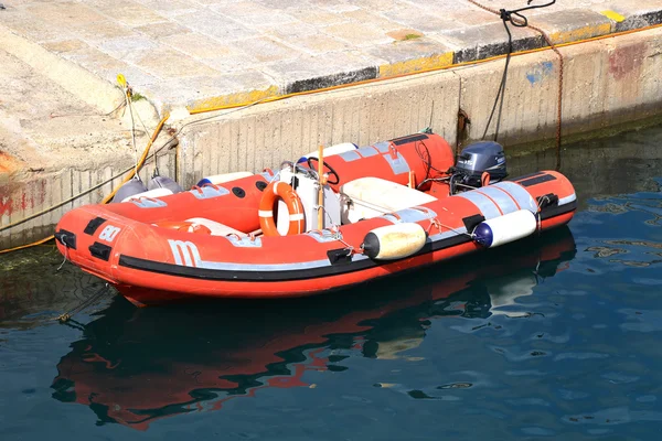 Barca a motore gonfiabile — Foto Stock