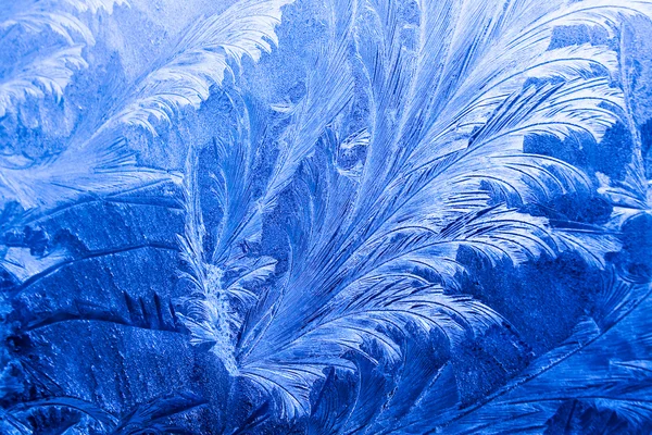 Льодяний візерунок на вікні взимку — стокове фото