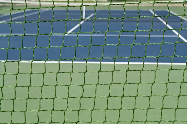 Green outdoor tennis court net — Stock Photo, Image